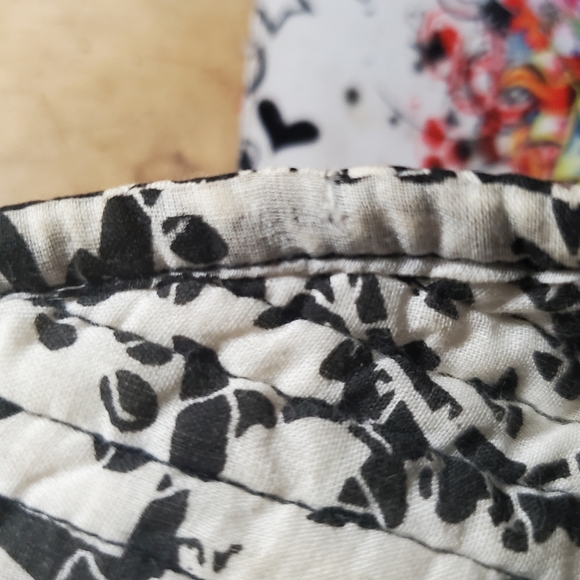 Silverstream Women's Black and White Reversible Quilted Jacket - Picture 10 of 11